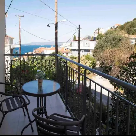 Apartment Mimikas